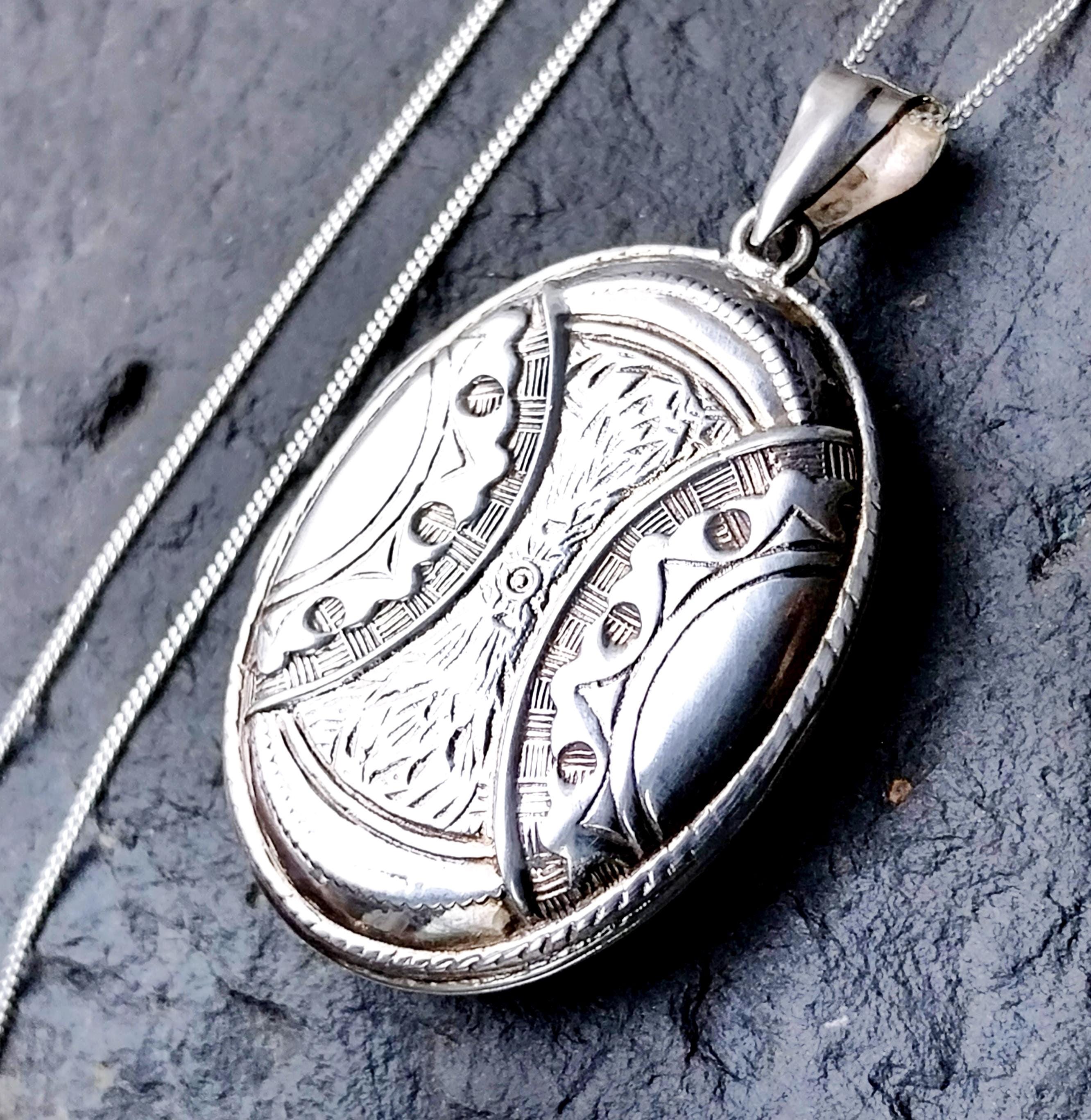 Large Vintage SILVER LOCKET - Victorian Style on 18" Chain - 9.4g