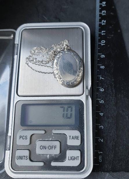 Vintage SILVER OVAL LOCKET c 1978- Scroll Border 20" Chain - 7g