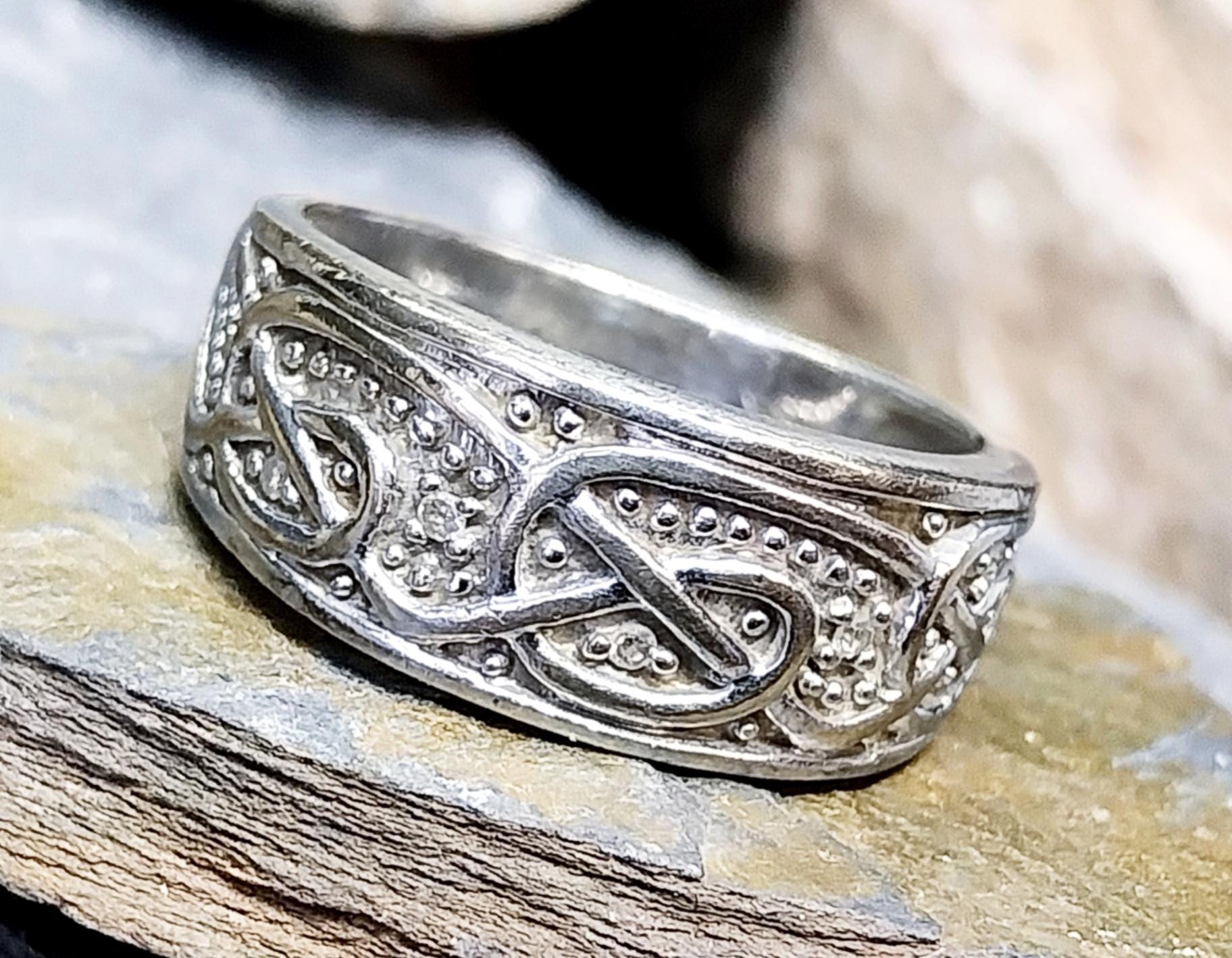 9ct GOLD CELTIC Diamond BAND Ring - Hallmarked - Size S (us 9) - 6g