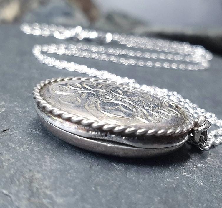 Vtg Silver LOCKET Necklace - Two Roses on 18" Chain - Joseph Smith - 6.2g