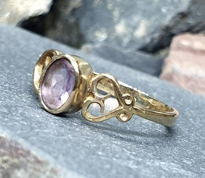 9ct GOLD CELTIC Heart KNOT Ring - Amethyst Gemstone - uk size M (us 6) - 1.4g