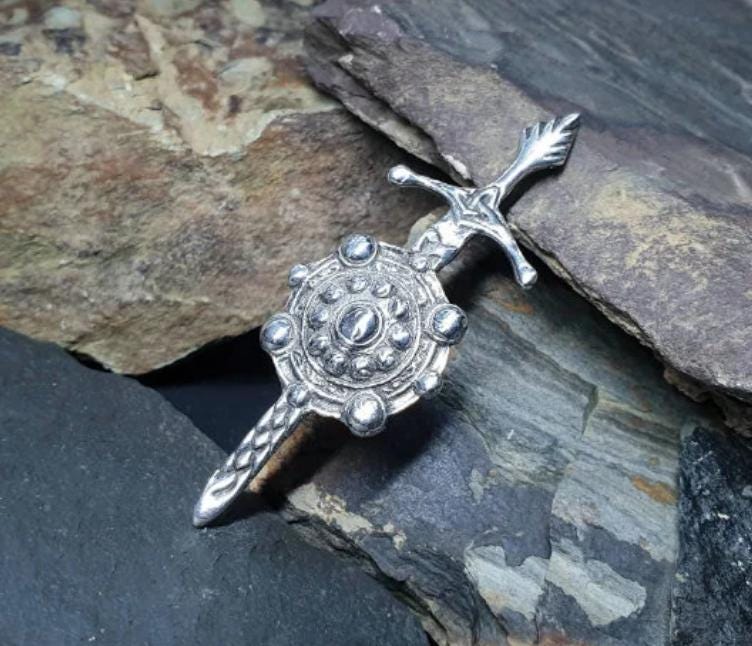 Vintage Silver KILT PIN Brooch - Sword with Shield - Sterling Silver - 7g