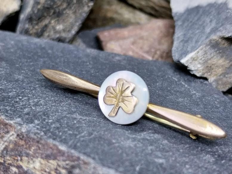Vintage Three Leaf Clover Brooch -  on Mother of Pearl - 1.9g