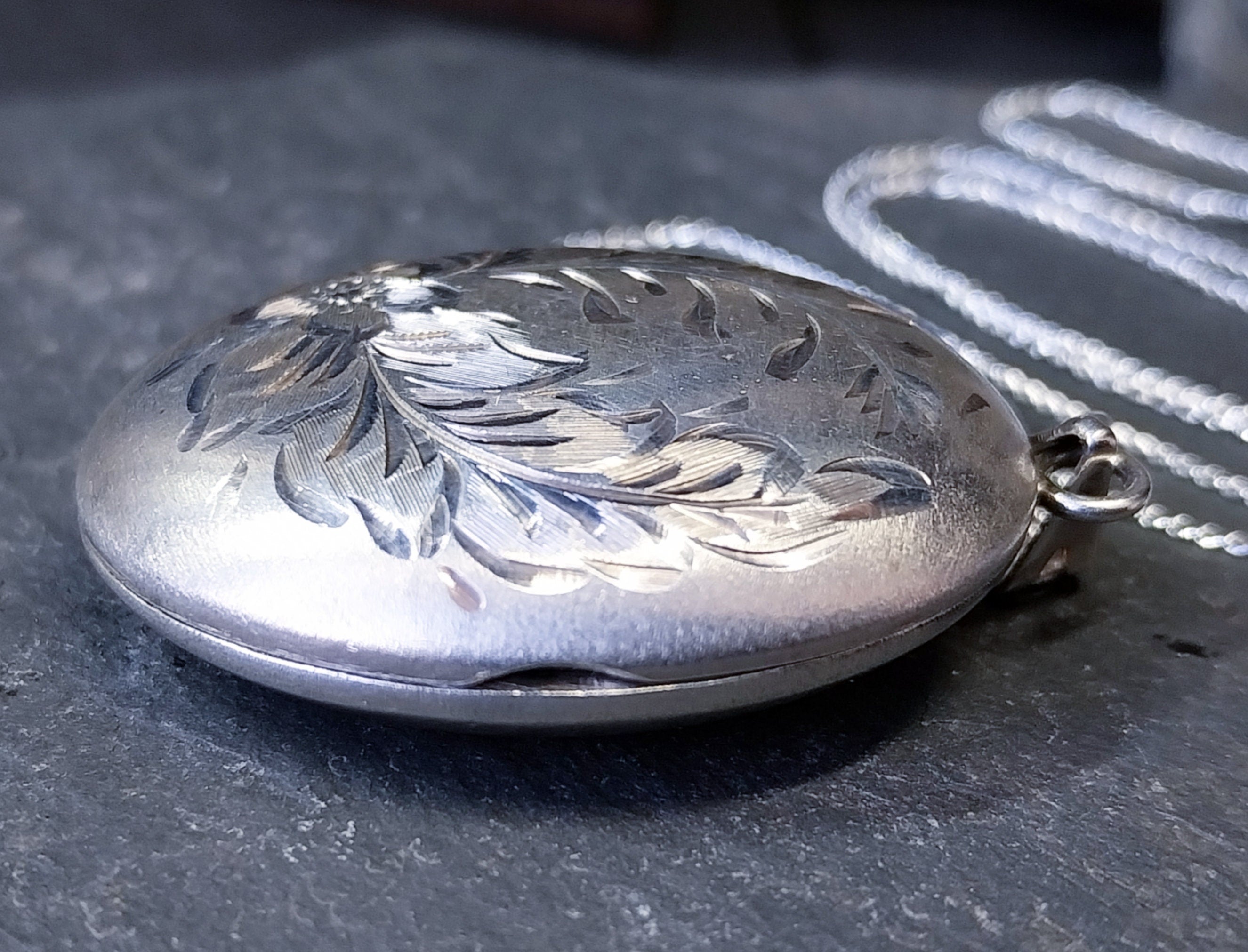 Large Vintage SILVER Puffy OVAL LOCKET - with Rose on 20" Chain - 12.1g