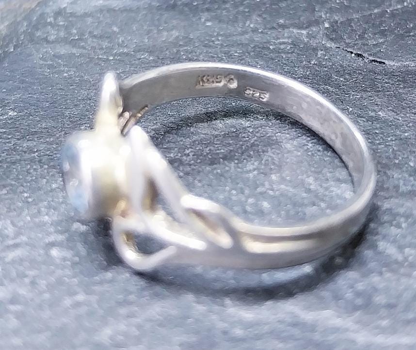 Vintage KIT HEATH RING Sterling Silver with Blue Topaz - Size uk L ( us 5.5) - 2.1g