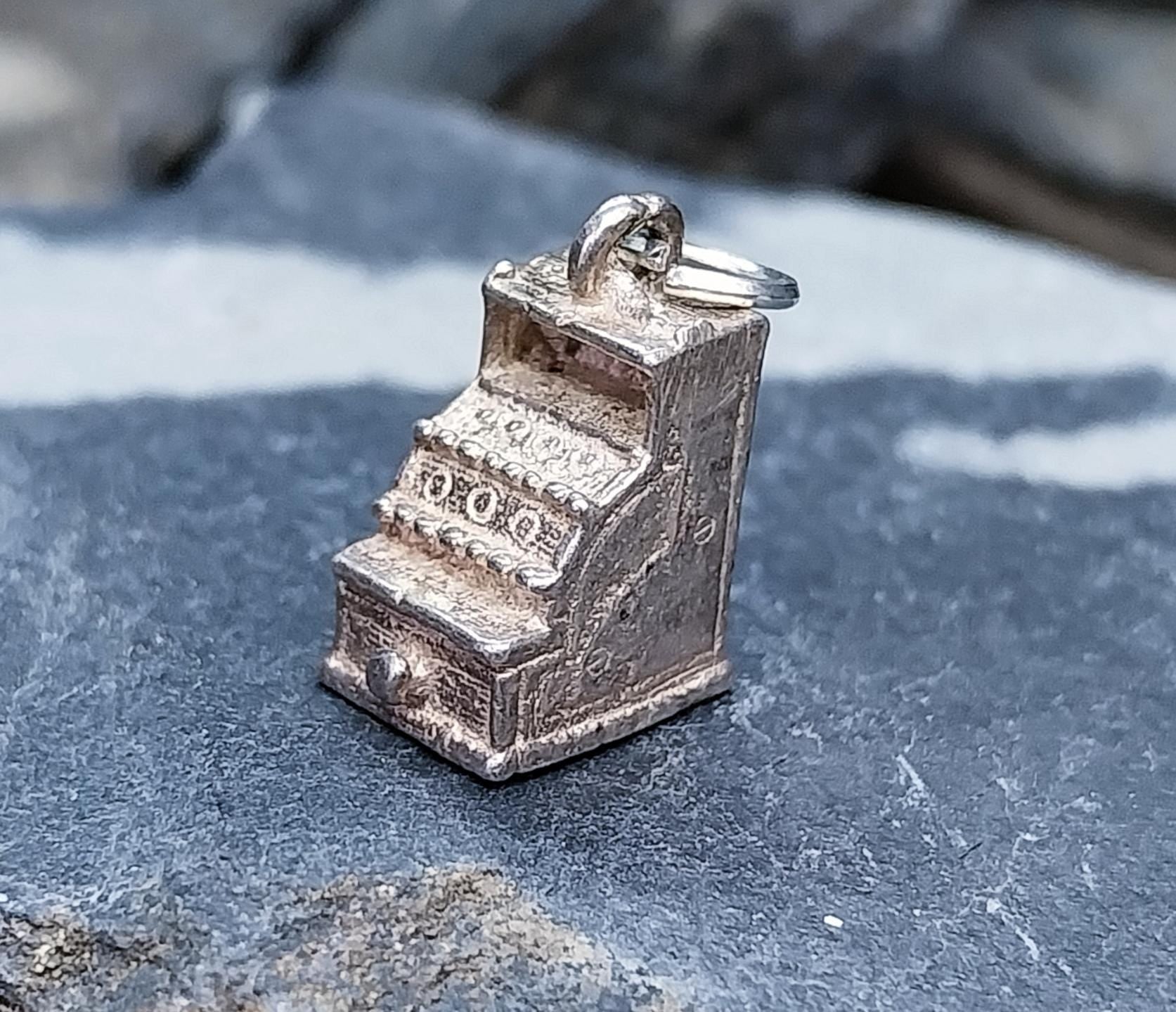 Till Charm Old fashioned Shopkeeper Cash Register - Bracelet - 1.8g