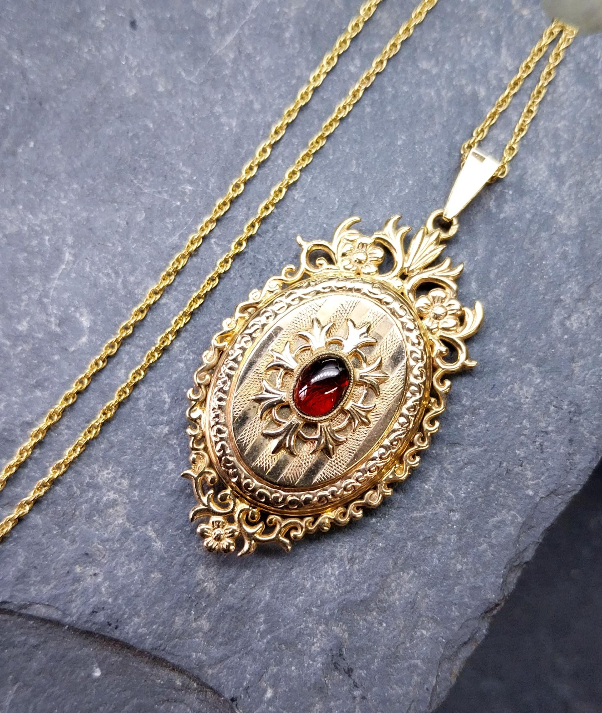 Vintage 9ct GOLD Ornate Locket Necklace on 20" Chain - 8g