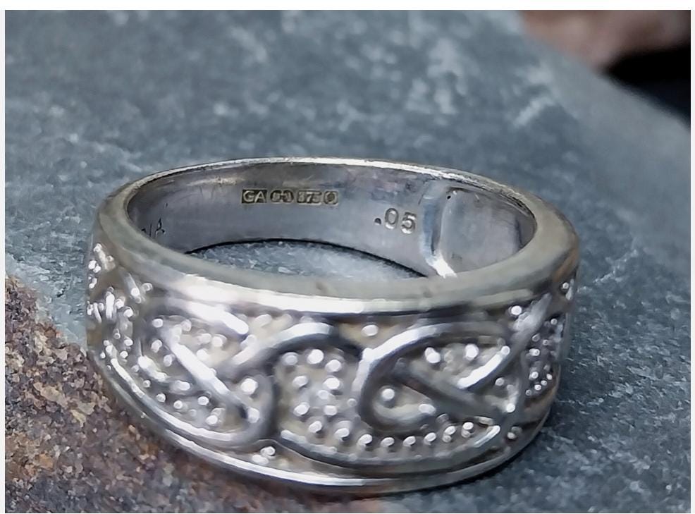 9ct GOLD CELTIC Diamond BAND Ring - Hallmarked - Size S (us 9) - 6g