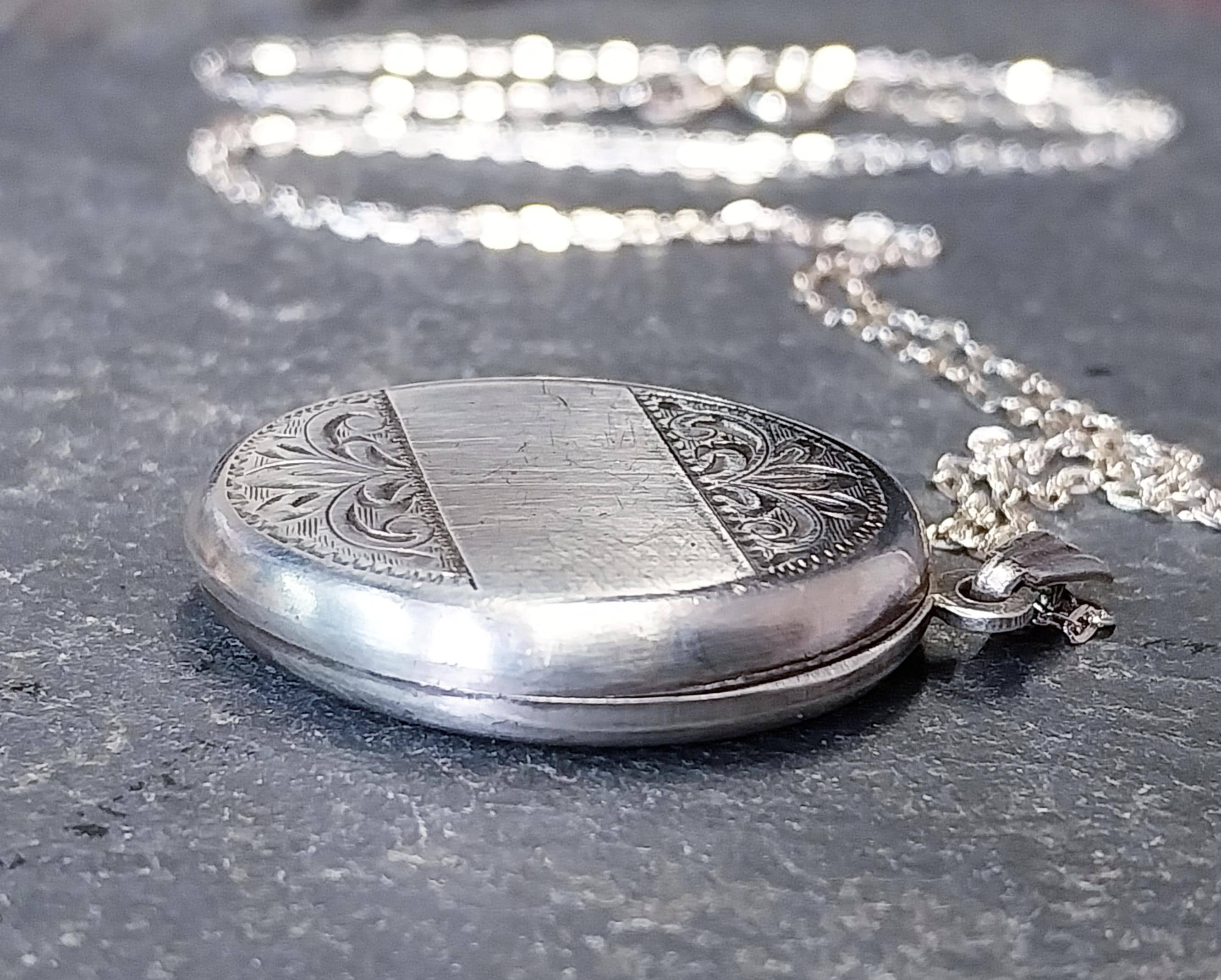 Vintage STERLING SILVER Oval Locket Necklace - on 18" Chain - 5.5g