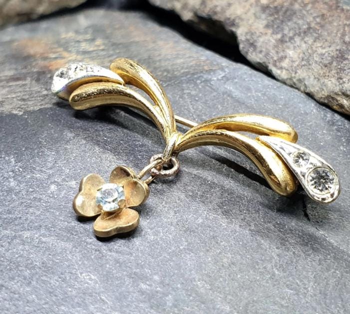 Vintage Three Leaf Clover Brooch -  with Pale Blue Stone - 4.8g