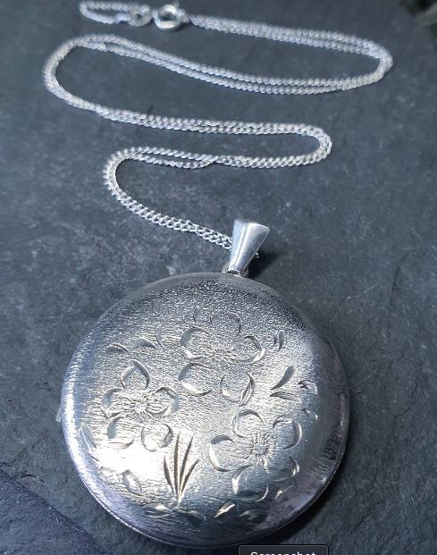 Large Sterling SILVER LOCKET Round with 3 flowers on 20" Chain - 10.9g