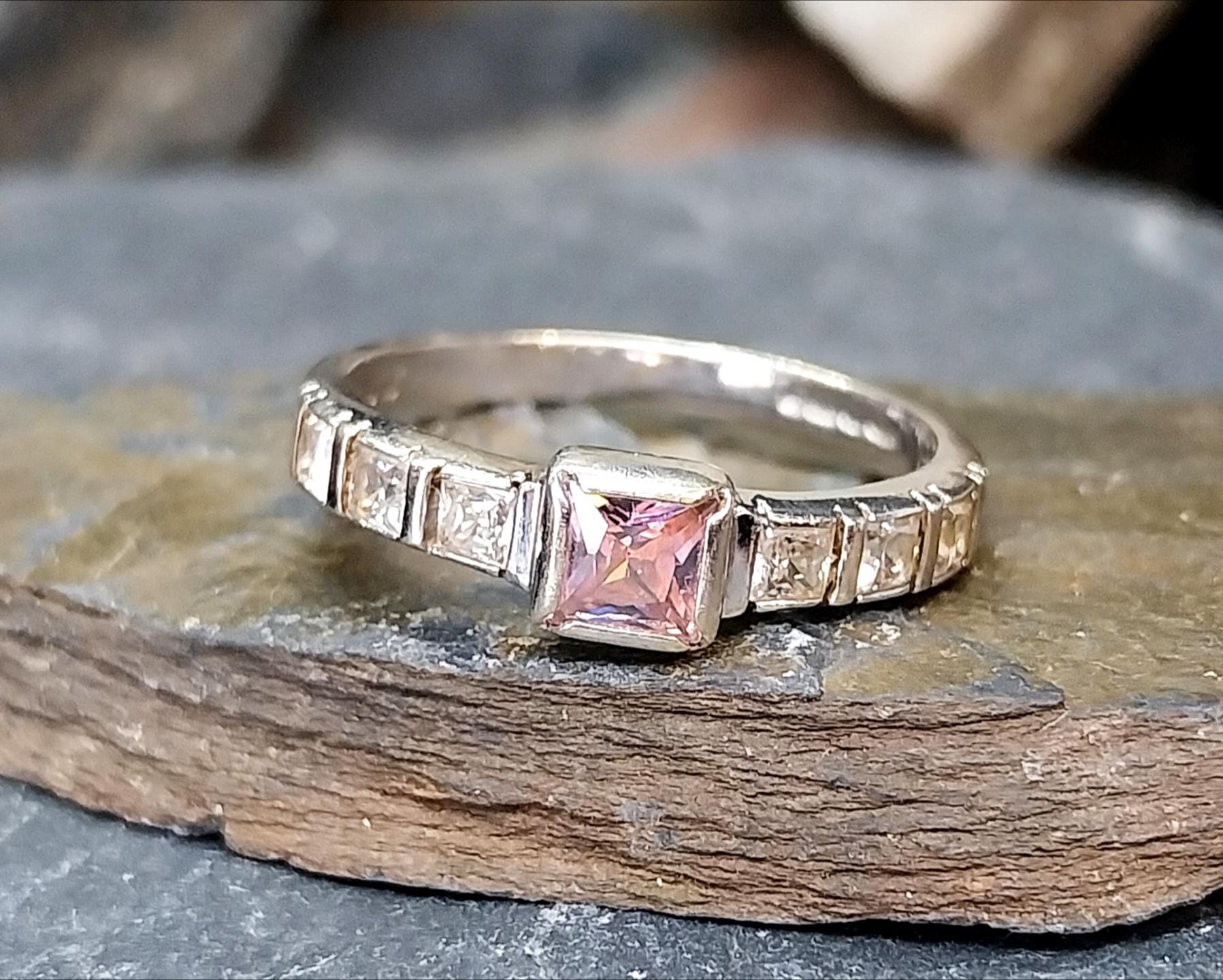 9ct WHITE GOLD Ring, Pink Morganite Solitaire - Size UK N 1/2 (us 7) 2.3g