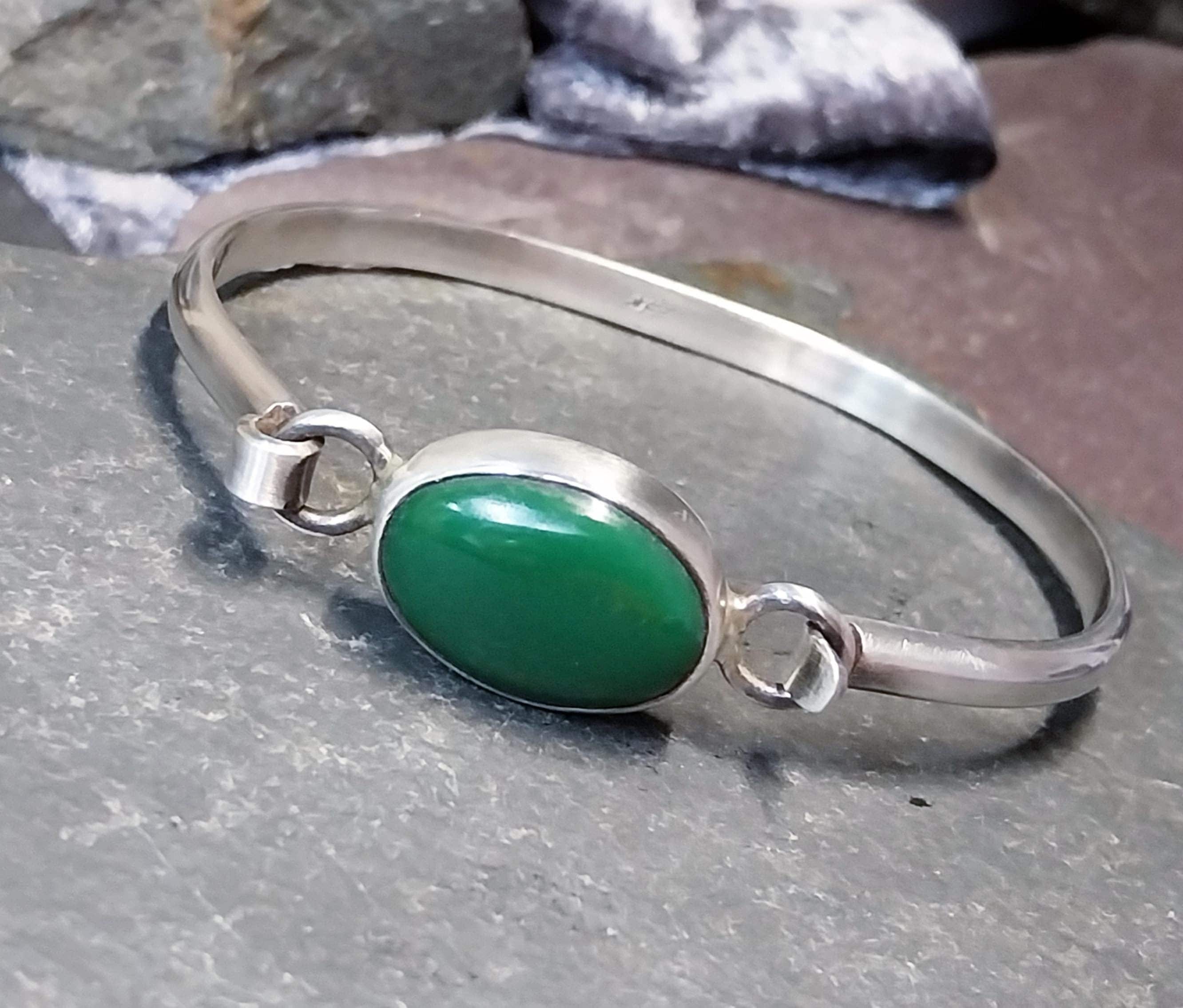 Vintage Sterling SILVER BANGLE Bracelet - with Green Agate Gemstone - 21.8g