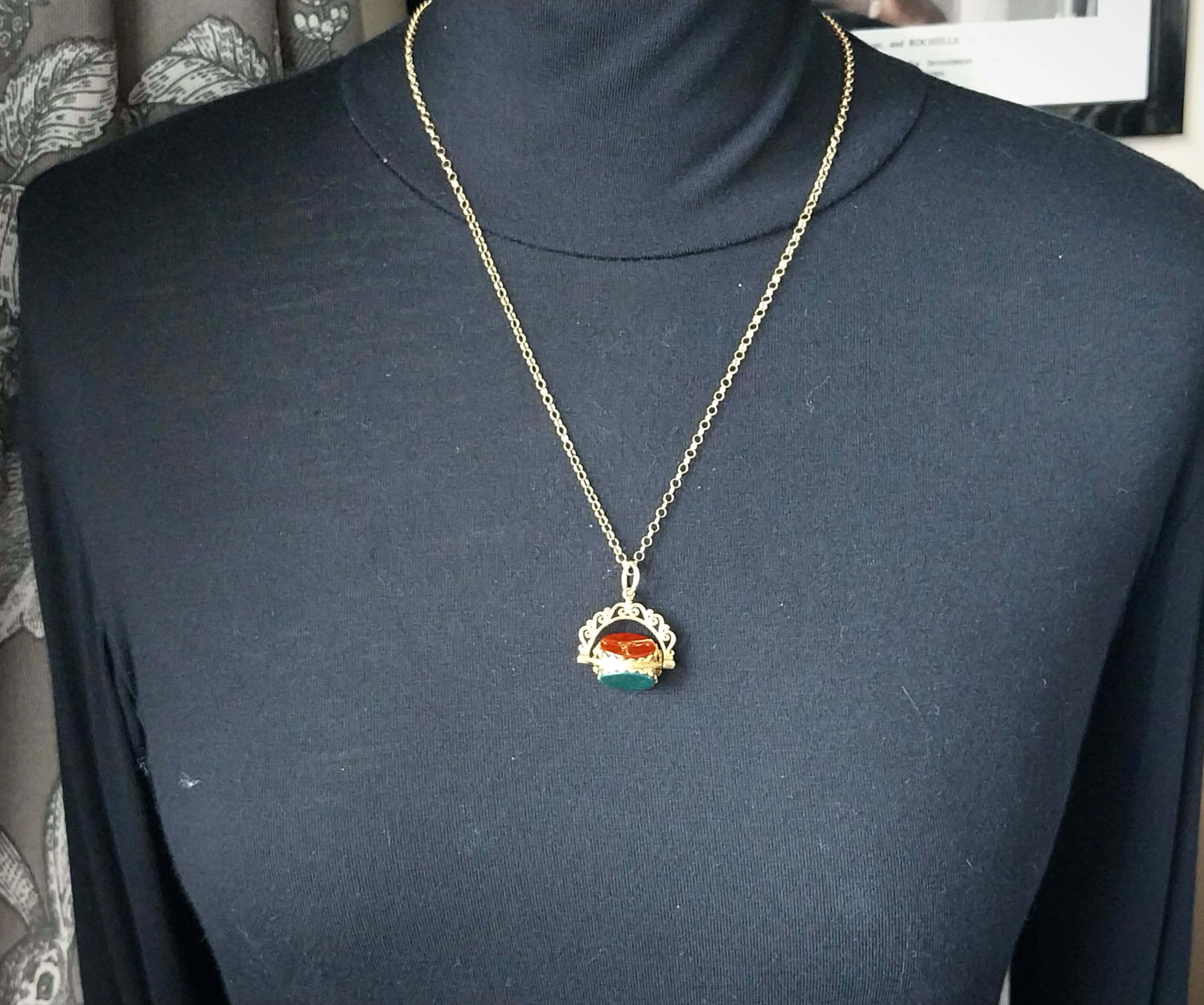 9ct GOLD Triple Spinner Watch Fob Pendant - Bloodstone, Onyx & Carnelian - 5.6g