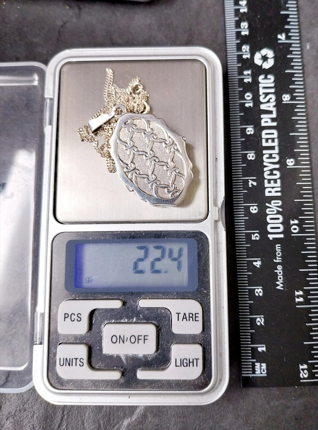 Large Vintage Sterling SILVER LOCKET with knot pattern - on 20" Chain - 22.4g