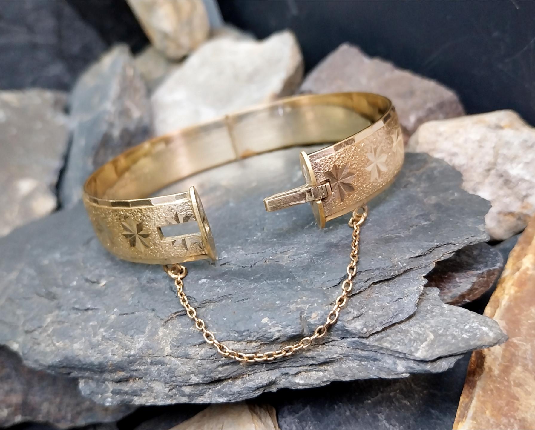 Vintage 9ct Rolled GOLD BANGLE Bracelet Wide with star pattern - 28.7g