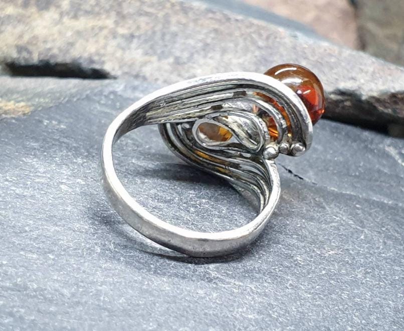 Sterling SILVER AMBER RING - Honey Amber - Size uk M 1/2 (6.5) - 3.2g