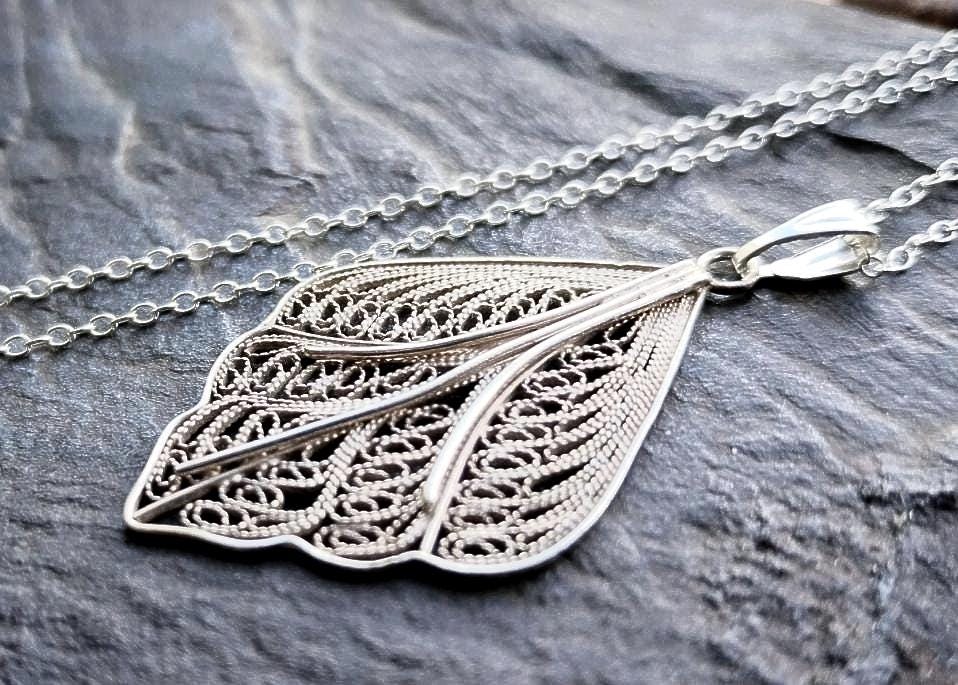 Vintage Sterling Silver Pendant Necklace Autumn Leaf on 18" Chain - 3g