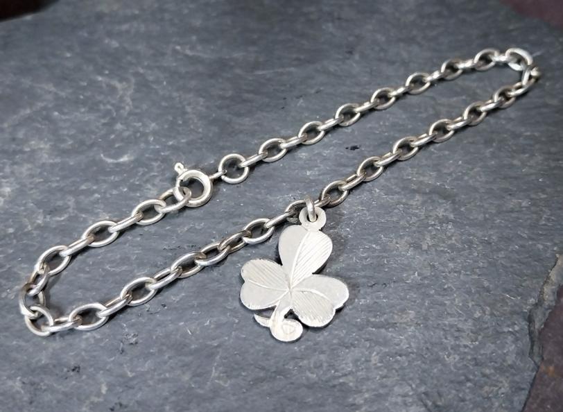 Vintage SILVER LINK BRACELET with Three Leaf Clover Charm - 5.2g