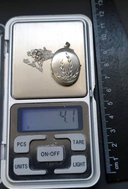 Vintage STERLING SILVER Oval LOCKET -Etched Flower with 18" Chain - 4.1g