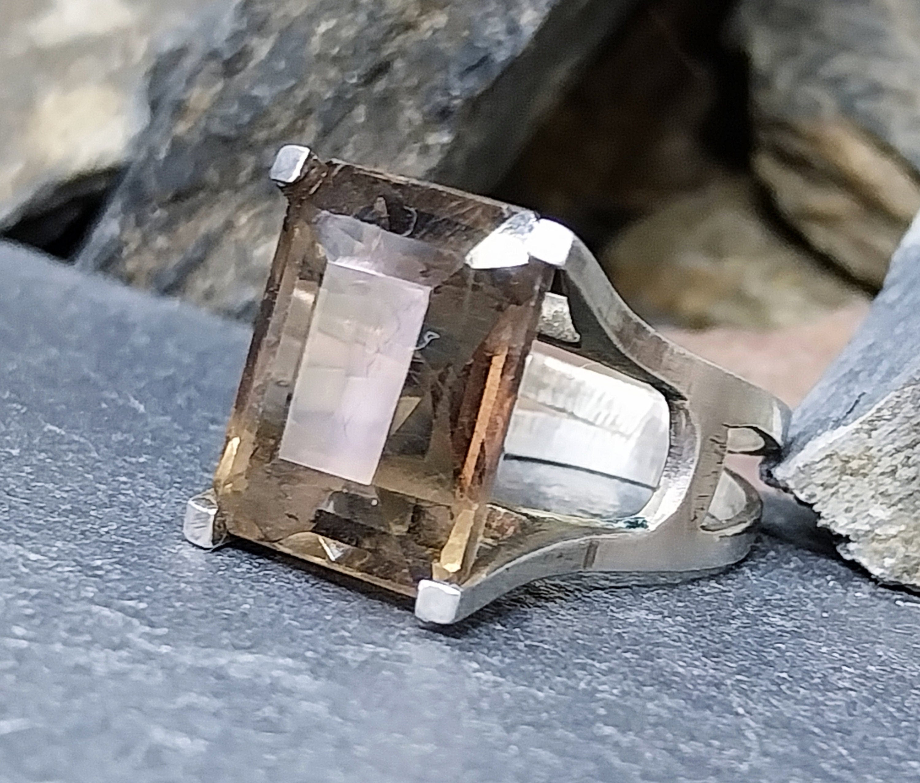 Vintage Modernist SILVER RING with Smoky Quartz - uk size O (us 7.5) - 6.4g