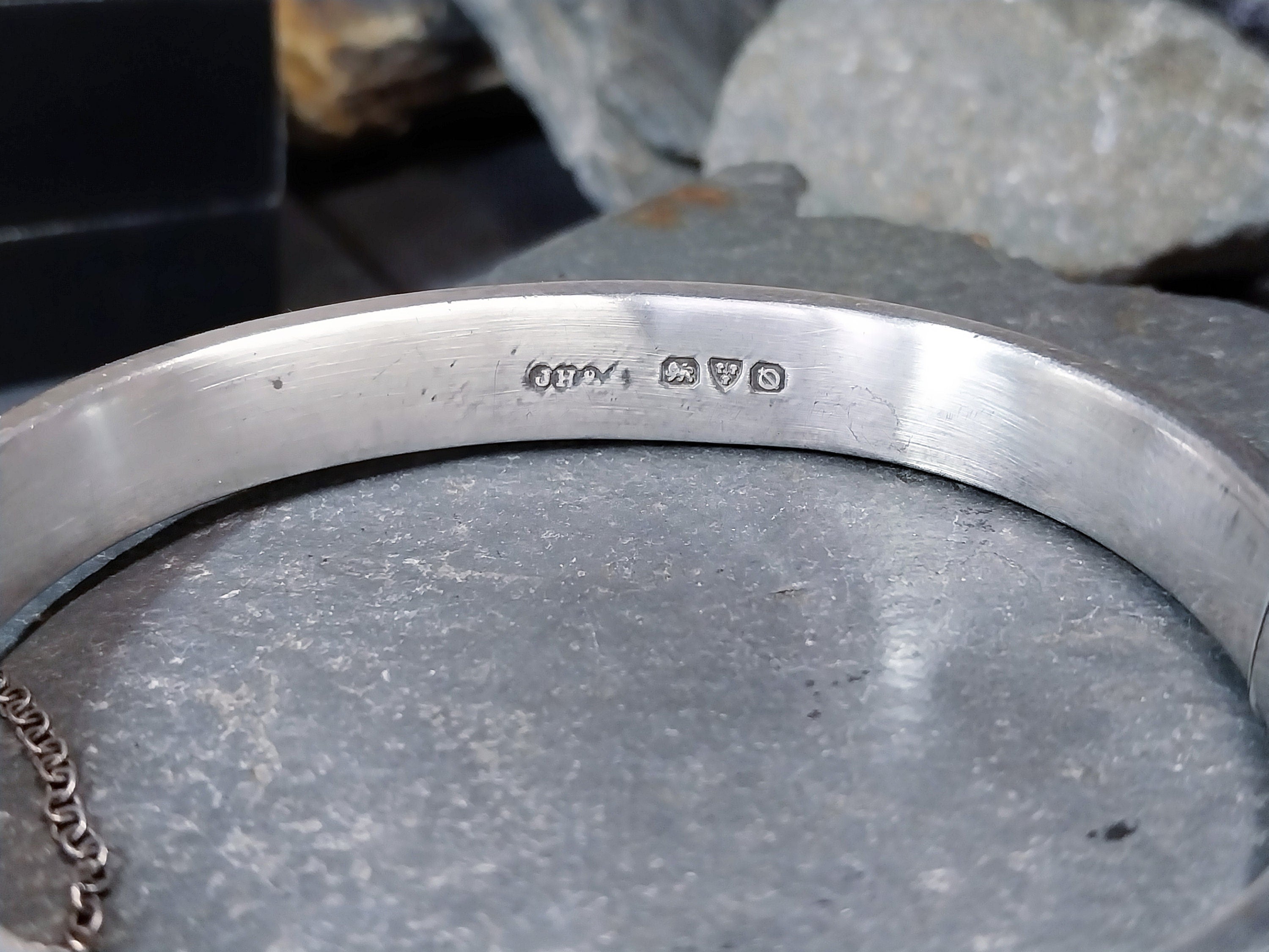 Vintage Sterling SILVER BANGLE Bracelet - Chester 1941 - 11.9g