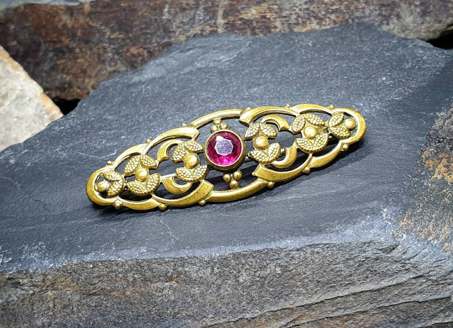 ANTIQUE Pinchbeck Brooch with Pink Cranberry Glass Gemstone - Edwardian 5.8g