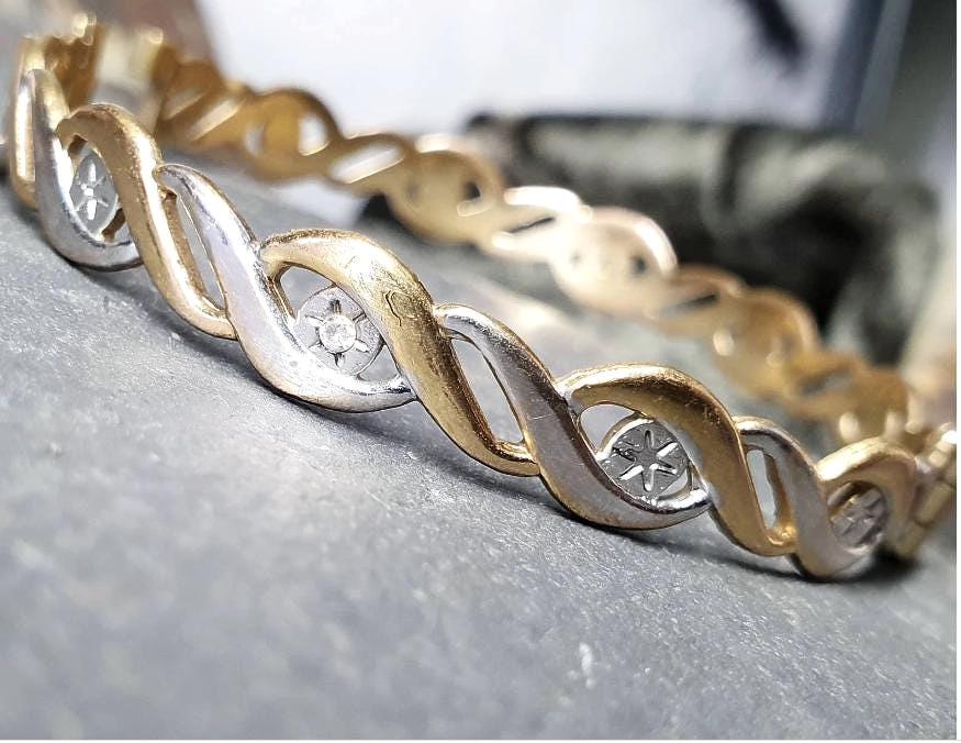Vintage 9ct Rolled GOLD BANGLE - Weave Twist with Stars - 10.5g