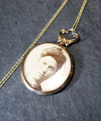 Victorian 9ct Gold Photo Locket Fob / Pendant on 20" chain - Circa 1887  - 4.2g