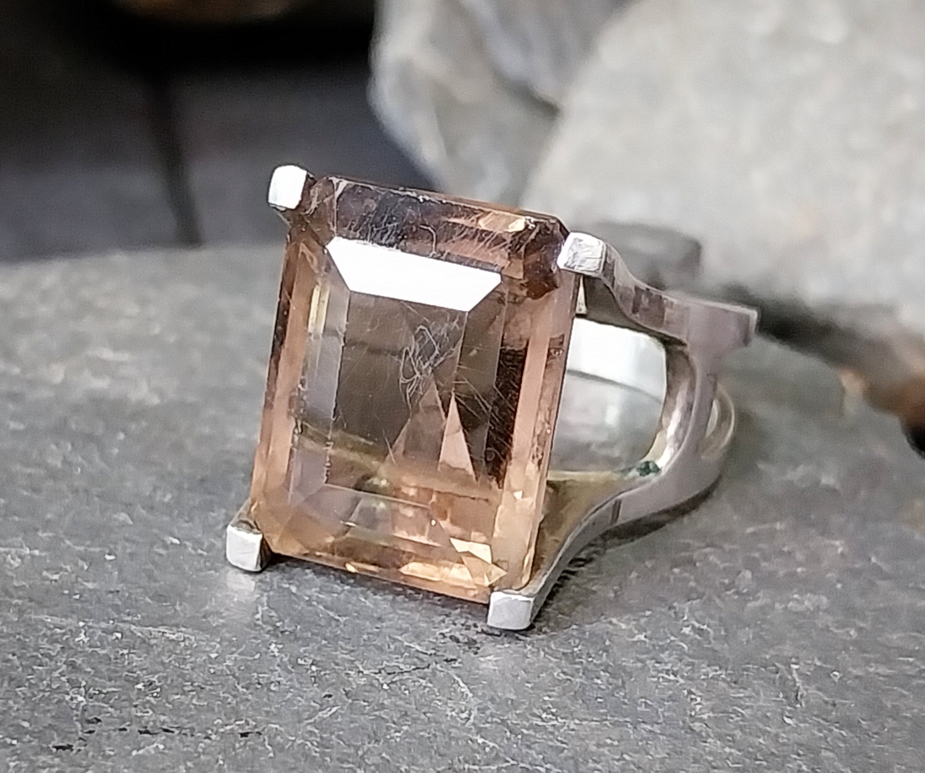 Vintage Modernist SILVER RING with Smoky Quartz - uk size O (us 7.5) - 6.4g