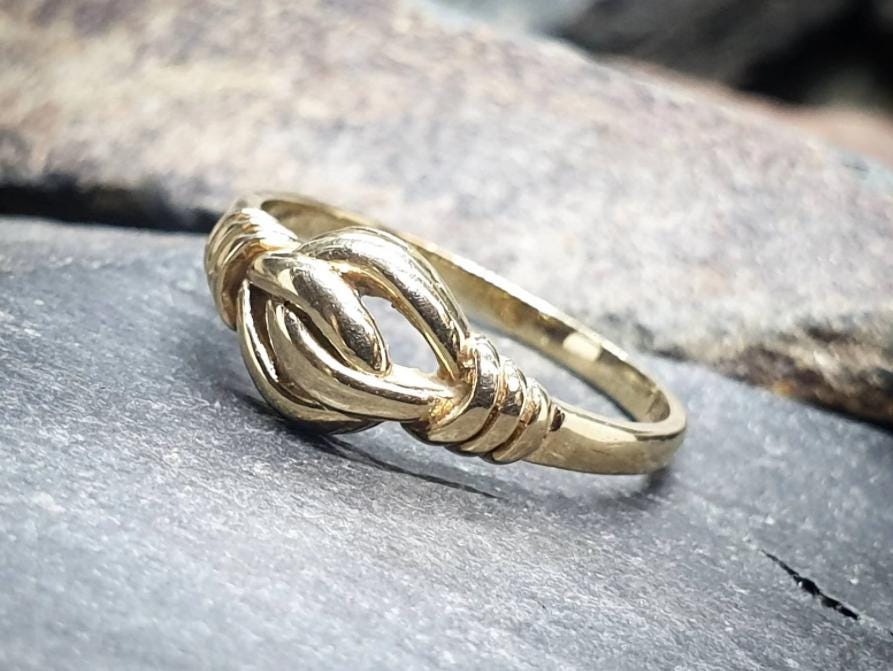 9ct GOLD CELTIC Fede Ring - uk size M 1/2 (us 6.5) - 1.5g