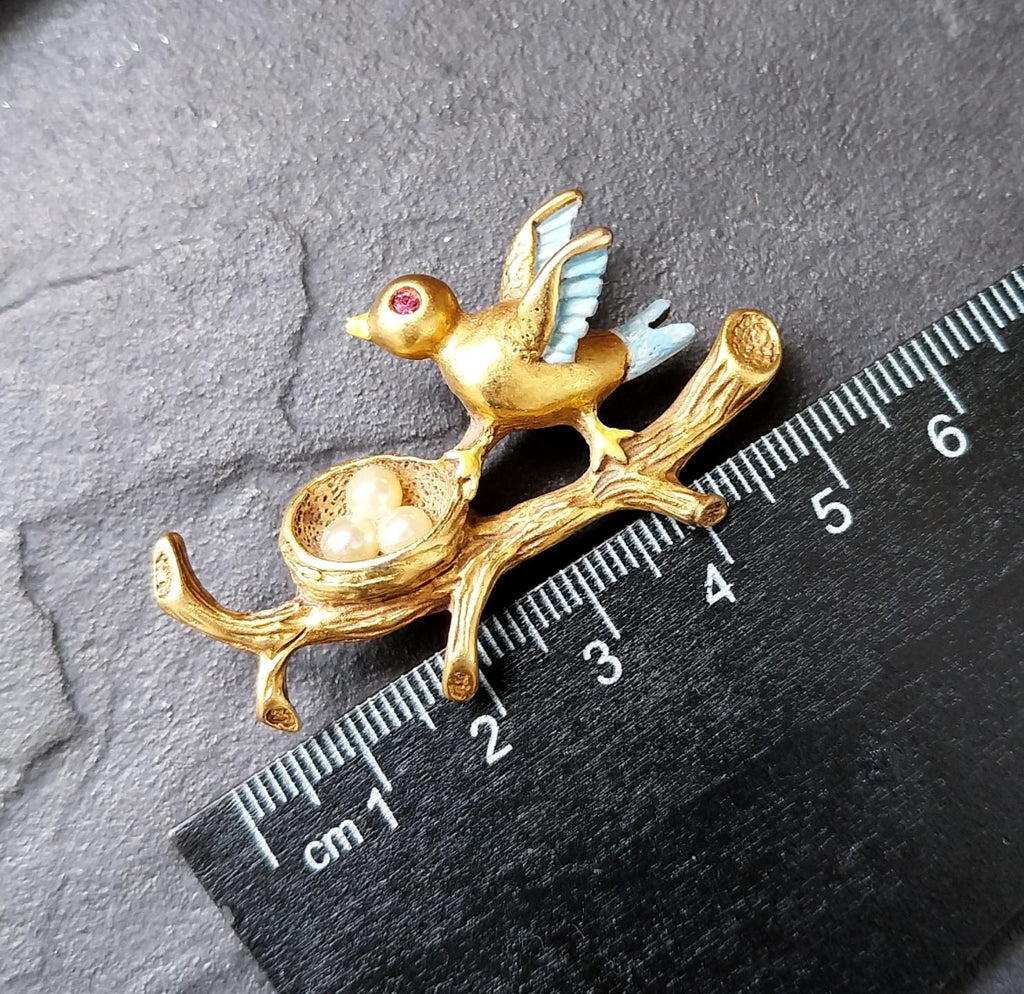 BUTLER & WILSON Bird Nest Brooch, Swallow with Pearl Eggs - 11.9g