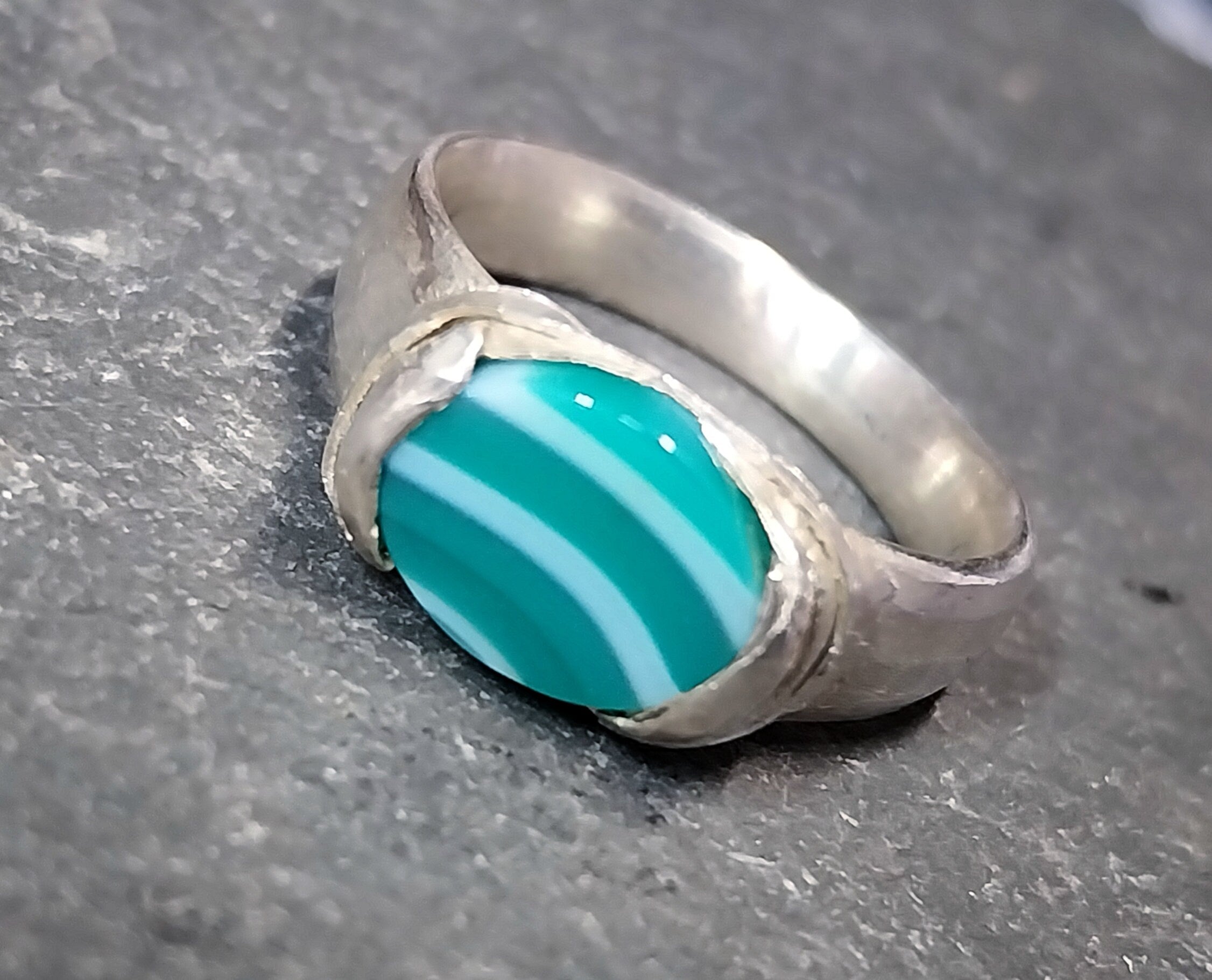 Vintage Sterling SILVER Malachite Green AGATE Ring - Size uk O (us 7) - 5.4g