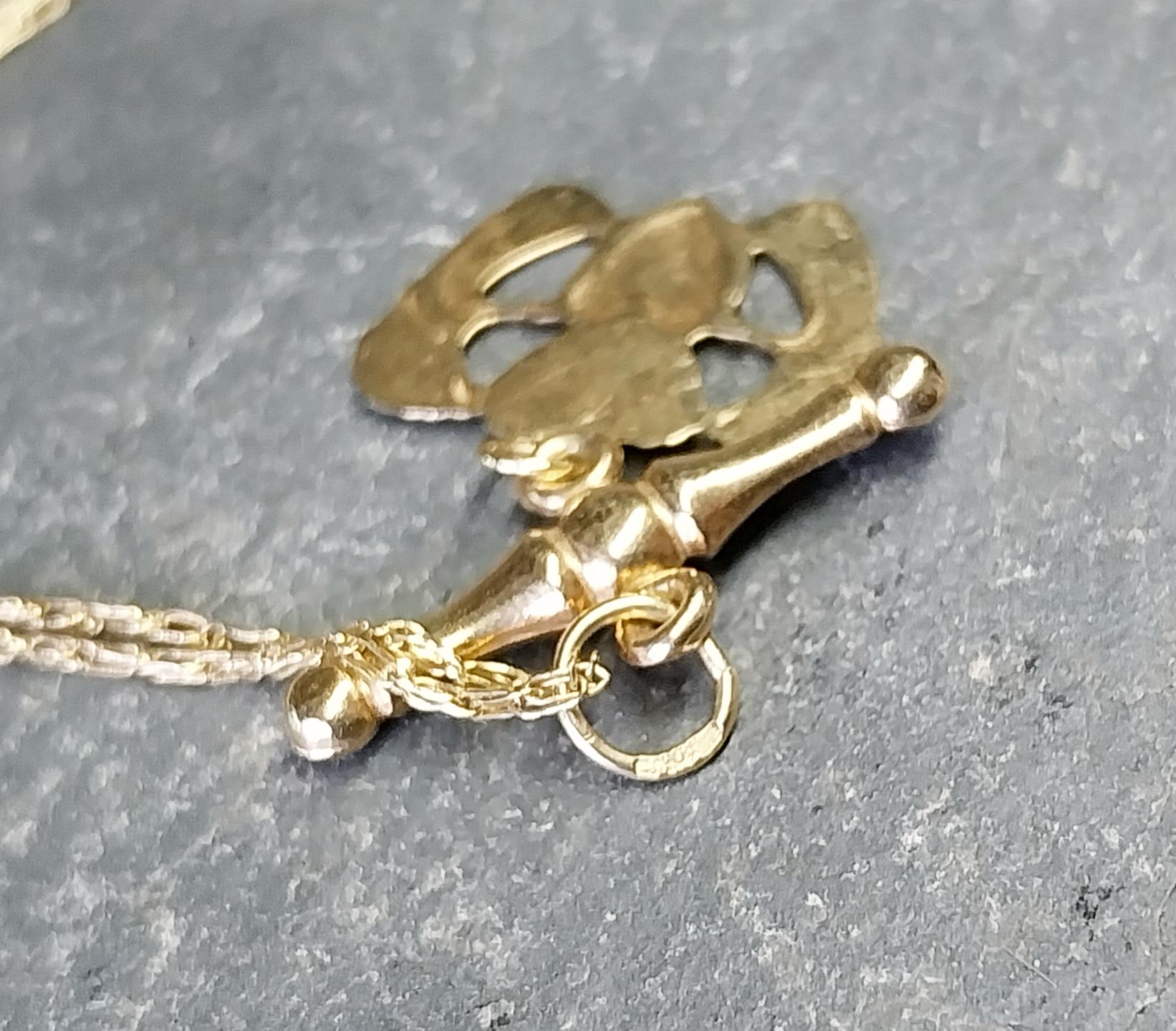 Vintage 9ct GOLD Celtic CLADDAGH T-BAR Necklace, on 20" Gold Chain - 1.8g