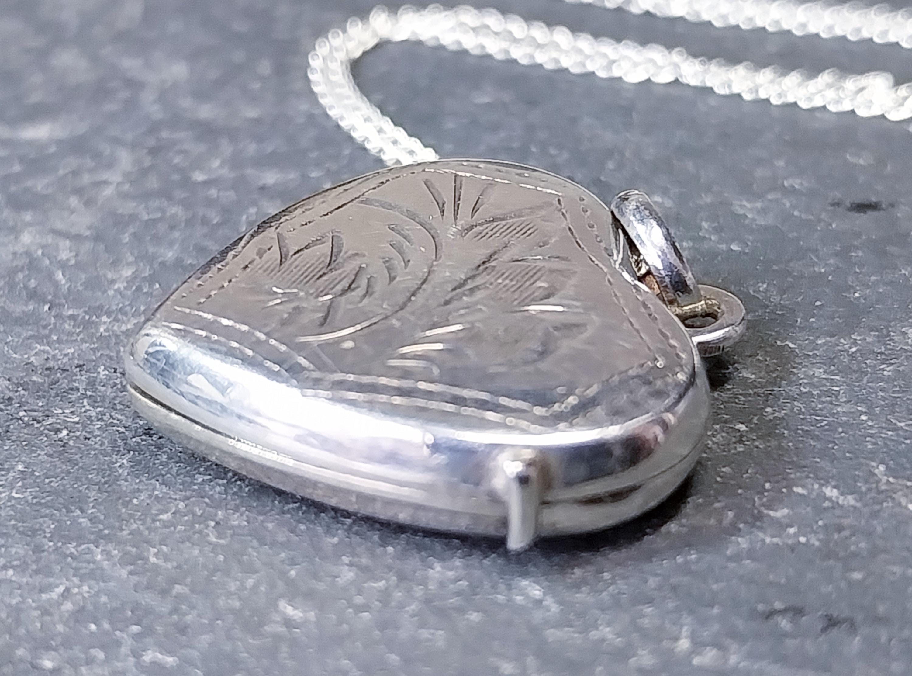 Small Silver HEART Locket Necklace on 18" chain - 3.8g