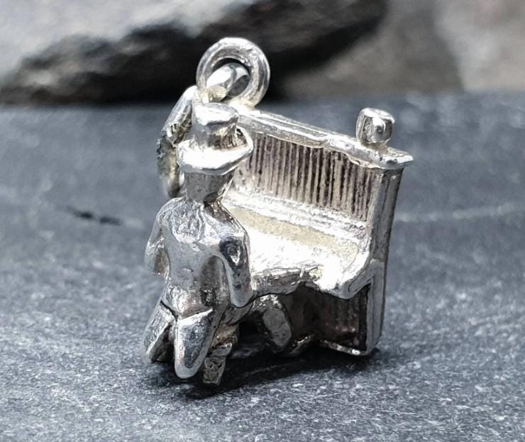 Vintage Silver PIANO MAN Charm - for bracelet or miniature model - 2g