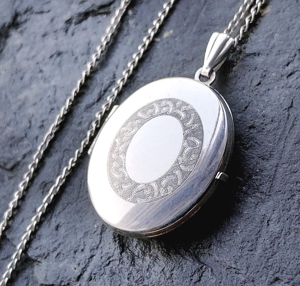 Vintage STERLING SILVER Oval Locket Necklace on 16" Chain - 3.4g
