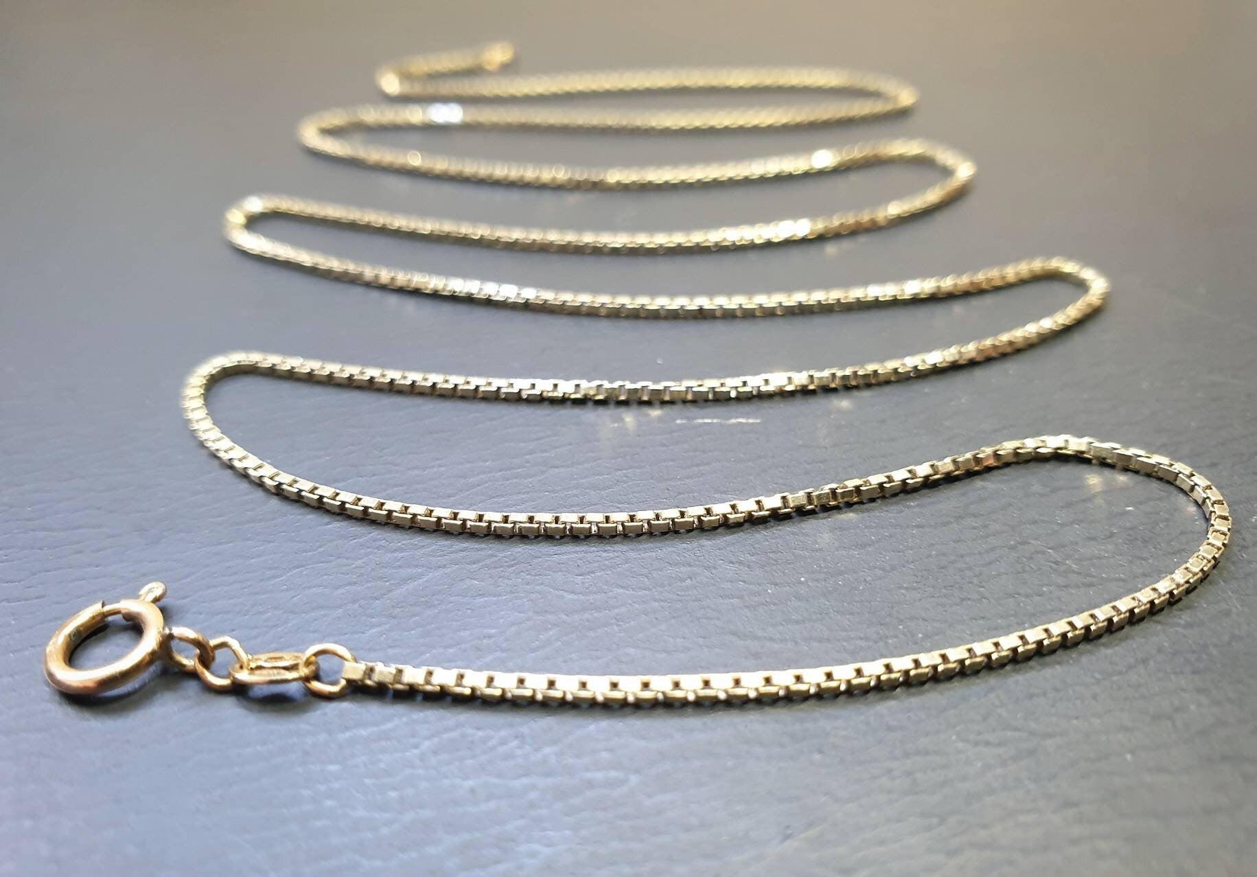 9ct GOLD CURB Style CHAIN Necklace - 21" Very Long - Hallmarked - 3.6g