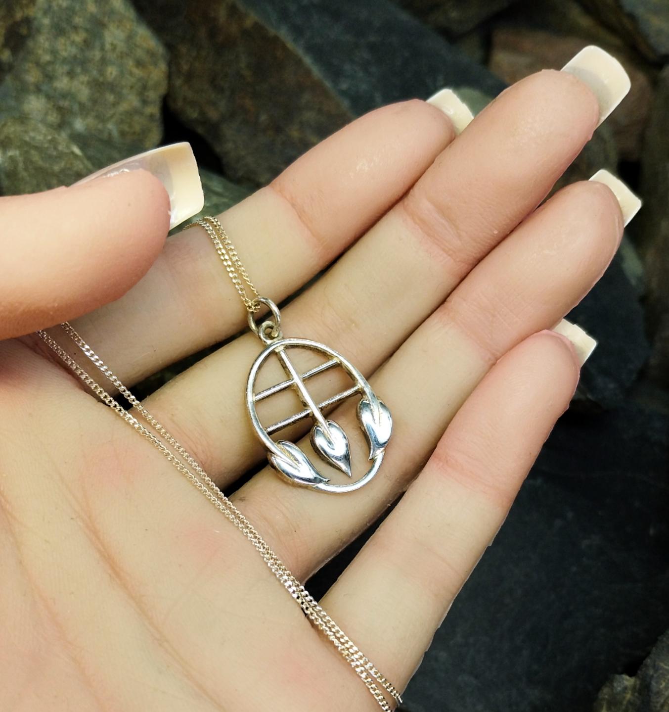 Sterling Silver CELTIC Cecily Leaf Pendant Necklace & 18" Chain - 4.3g