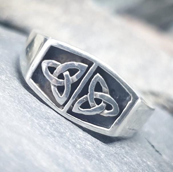 Vintage SILVER CELTIC KNOT Ring - Triquetra - Large Size uk W ( us 11) - 5.8g