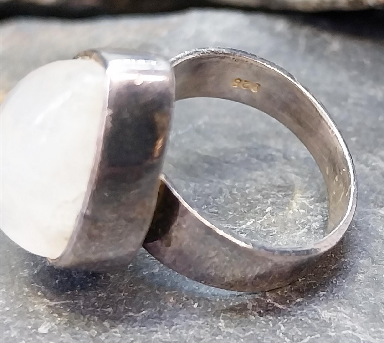 Vintage Sterling SILVER MOONSTONE RING - Ethereal - uk size O (7) - 8g