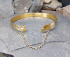 Vintage 9ct Rolled GOLD BANGLE - White Floral Design with Safety Chain - 13.3g