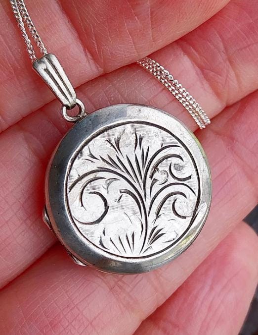 Vintage SILVER LOCKET Engraved Circular Design with 18" Chain - 5.2g
