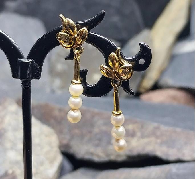Vintage Pearl Drop Earrings - Gold Tone - 2.5g