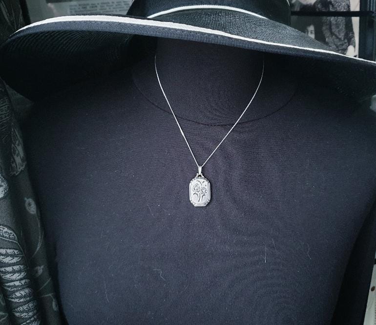 Vintage Silver OCTAGONAL LOCKET - 2 flowers  on 18" Chain - 8.7g