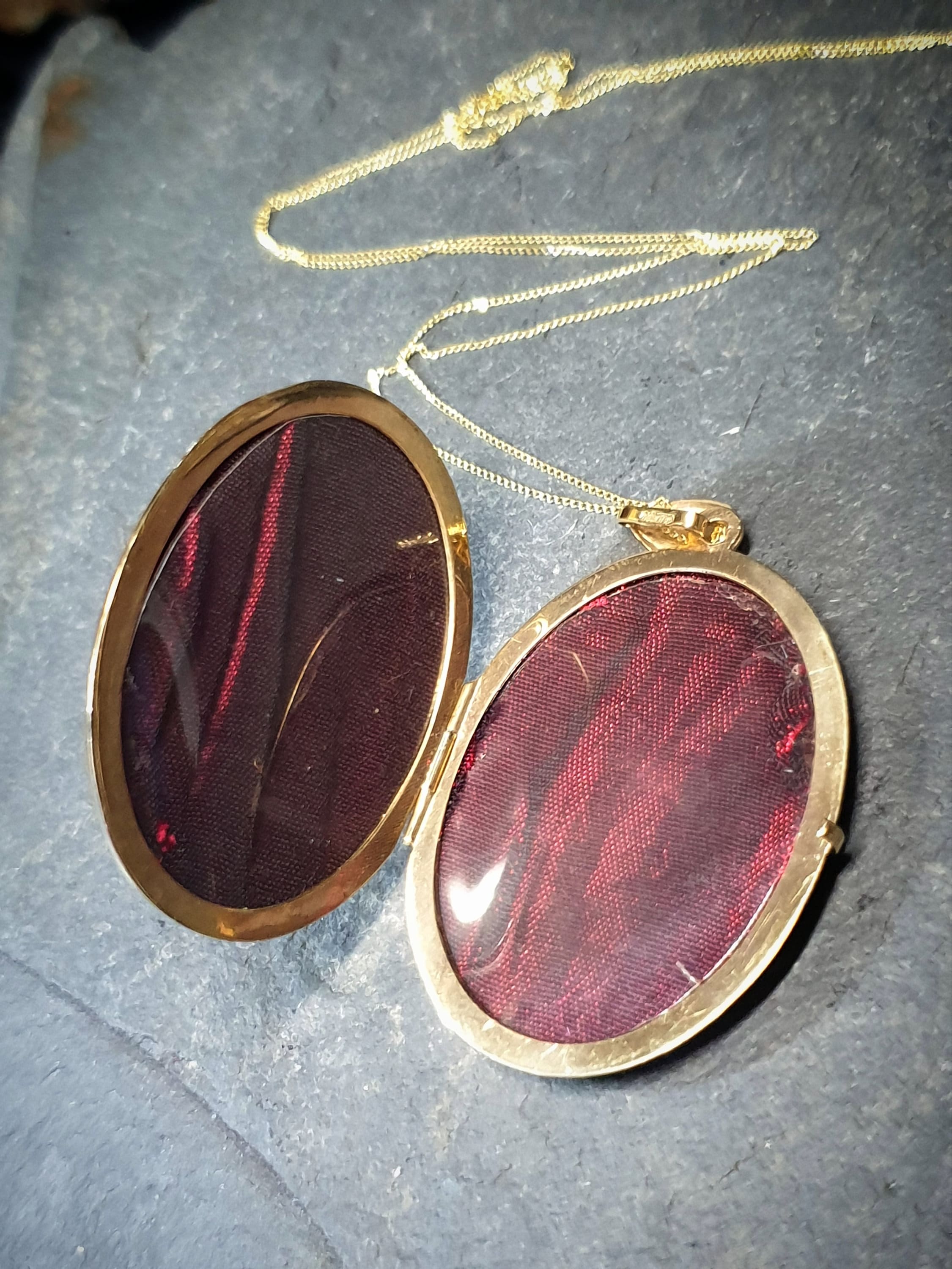 Vintage 9ct GOLD Open Photo Locket - up 4 photos on 20" Chain - 4.7g