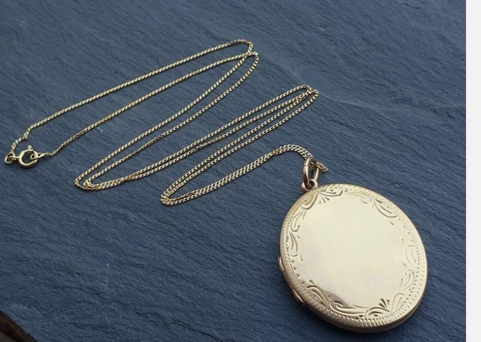 Large 9ct GOLD CELTIC SCROLL Locket Necklace on 20" Chain - 9.3g