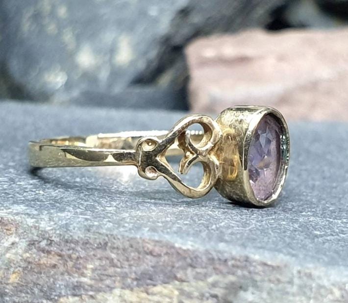 9ct GOLD CELTIC Heart KNOT Ring - Amethyst Gemstone - uk size M (us 6) - 1.4g