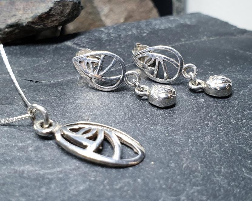 SILVER Necklace and Matching Earrings Gift Set - Celtic Leaf and Rose Bud - 4.1g