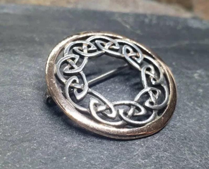 SILVER CELTIC Infinity Knot Brooch with Rose Surround - 4.8g